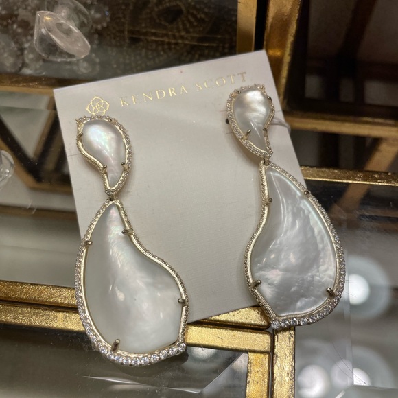 NWT Kendra Scott Mother of Pearl earrings - Picture 3 of 5